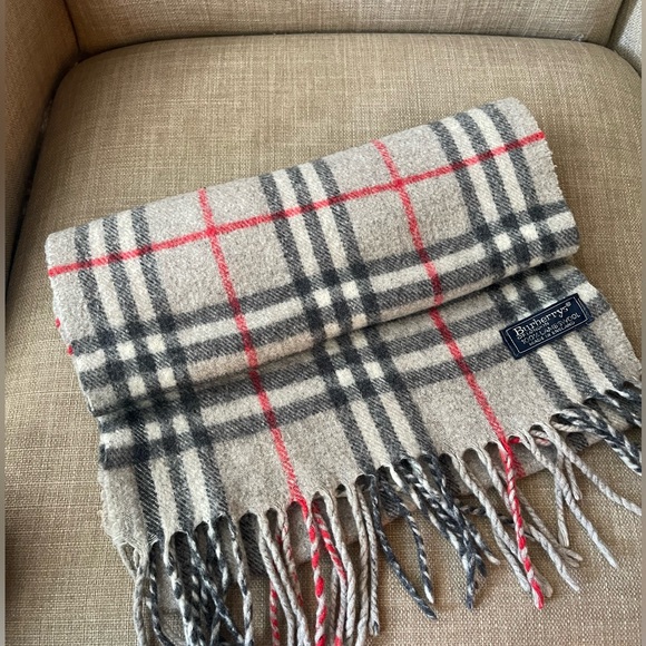 Authentic Burberrys nova check wool scarf (F71) - Picture 1 of 8